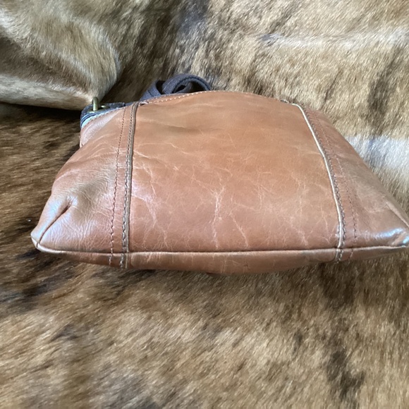 The Sak Brown Leather Multi Pocket Crossbody Handbag - Picture 3 of 8